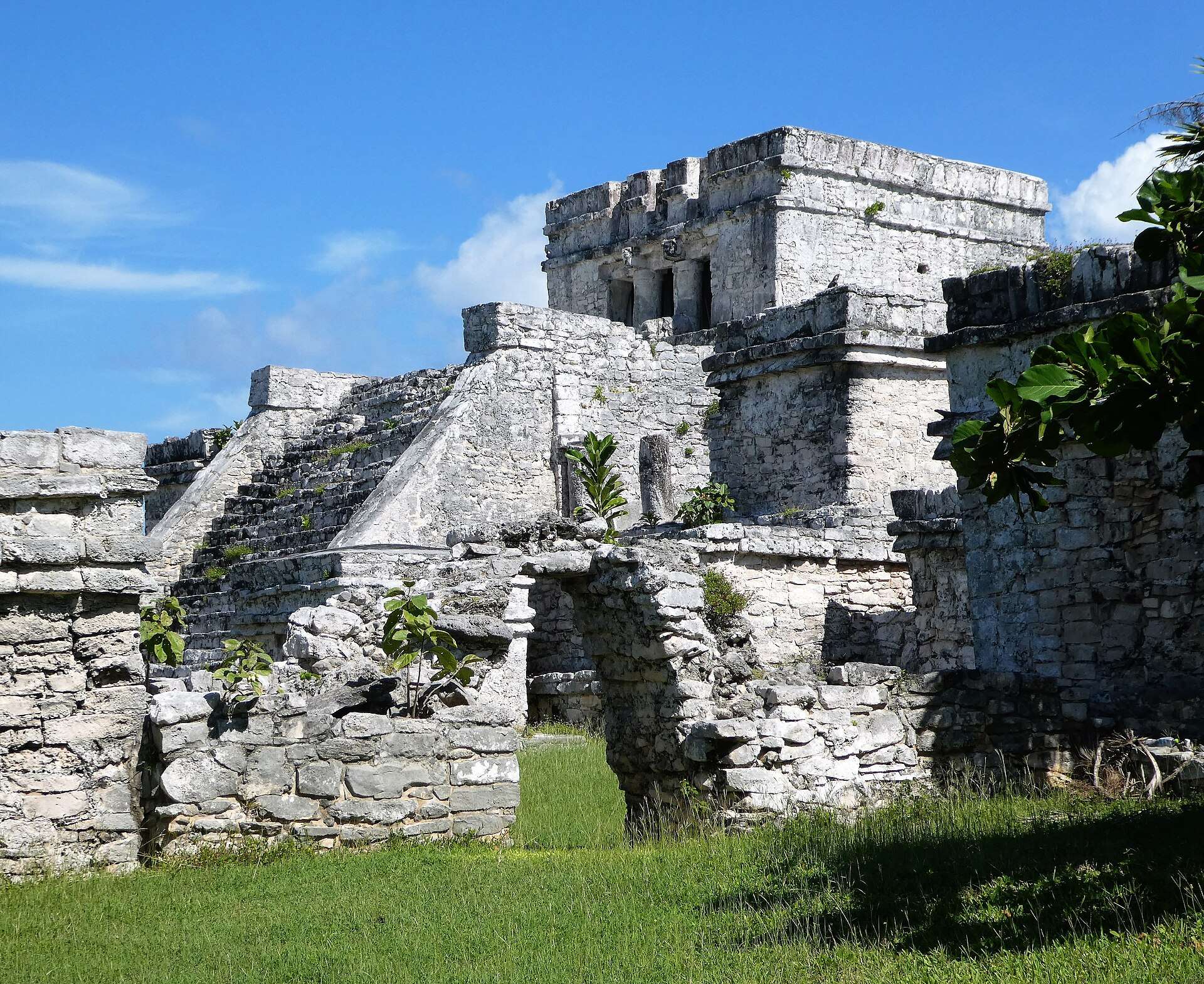 El Castillo among Tulum's walled ruins